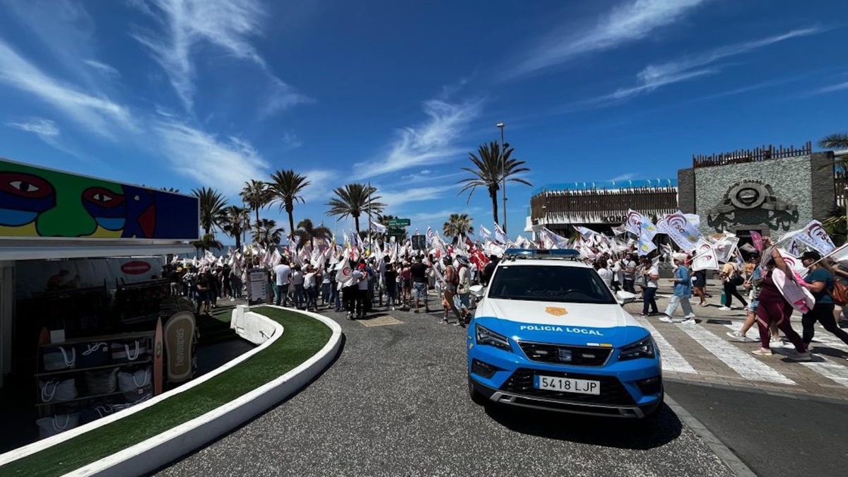 Protesty przed hotelami wzbudzają sporo emocji