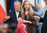Donald Tusk, Agnieszka Dziemianowicz-Bąk