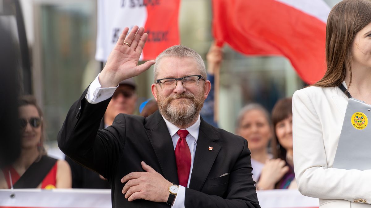 WARSAW, POLAND - 2024/04/06: Far-right politician Grzegorz Braun waves to the crowd during a protest. Several hundred people gathered in Warsaw to show their opposition to "pushing Poland into war with Russia" protesters are also against helping, in their opinion, "the Nazi dictatorship in Ukraine". (Photo by Marek Antoni Iwanczuk/SOPA Images/LightRocket via Getty Images)