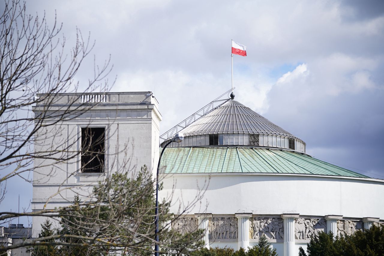 Warszawa. Sejm chce się odgrodzić bramą. Obrona przed demonstrantami