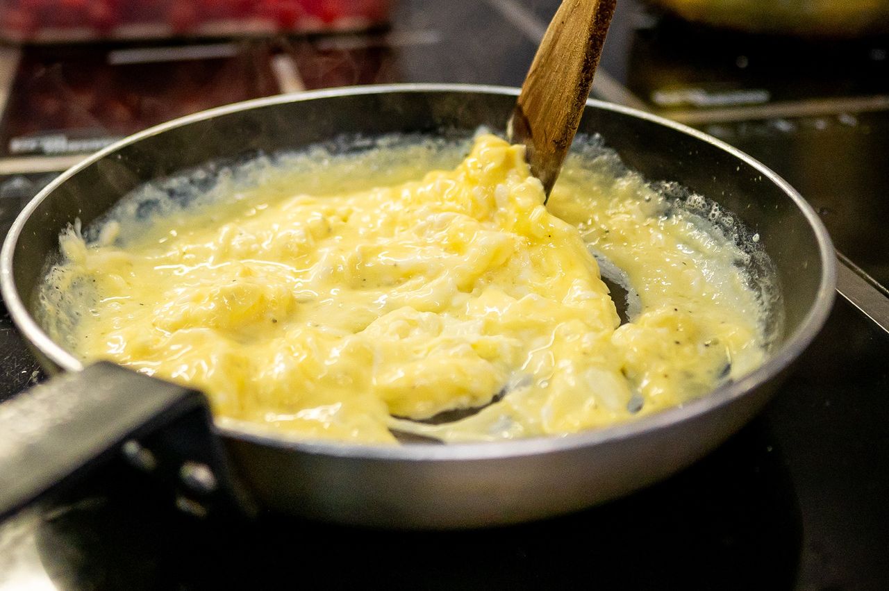 Ditch the wooden spoon: Safer alternatives for scrambled eggs