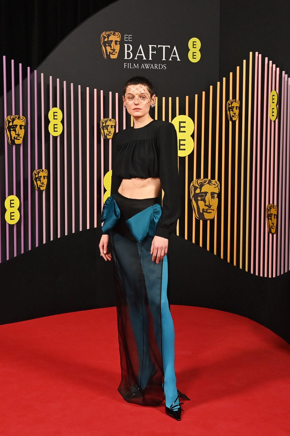 Emma Corrin na gali BAFTA 2024