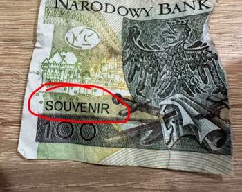 Skandal na charytatywnym zlocie. Ktoś wrzucił do puszki fałszywy banknot