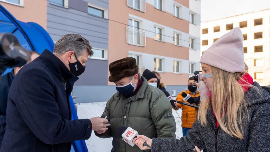 Bytom. Pierwsi mieszkańcy otrzymali klucze do nowych mieszkań w budynku przy ul. Siemianowickiej 105b.