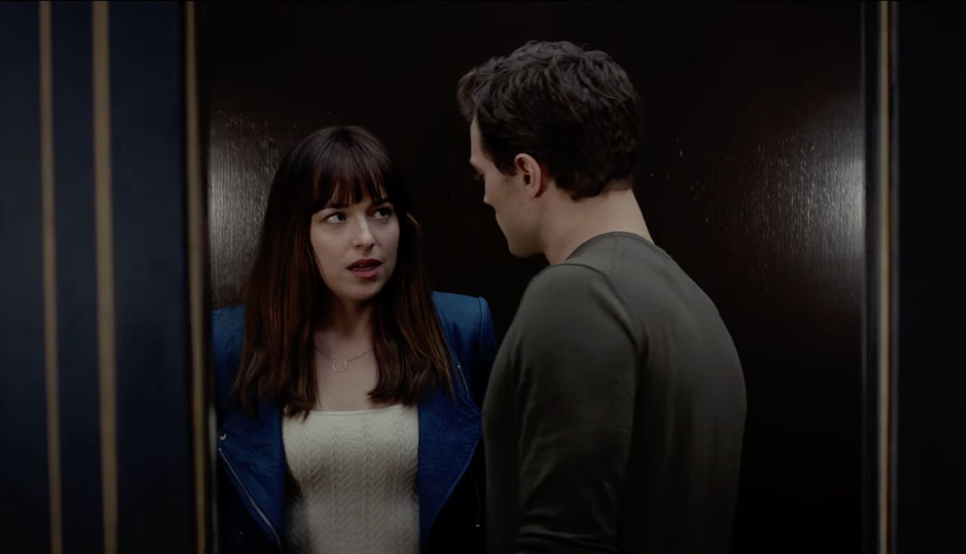Dakota Johnson w filmie "Pięćdziesiąt twarzy Greya"