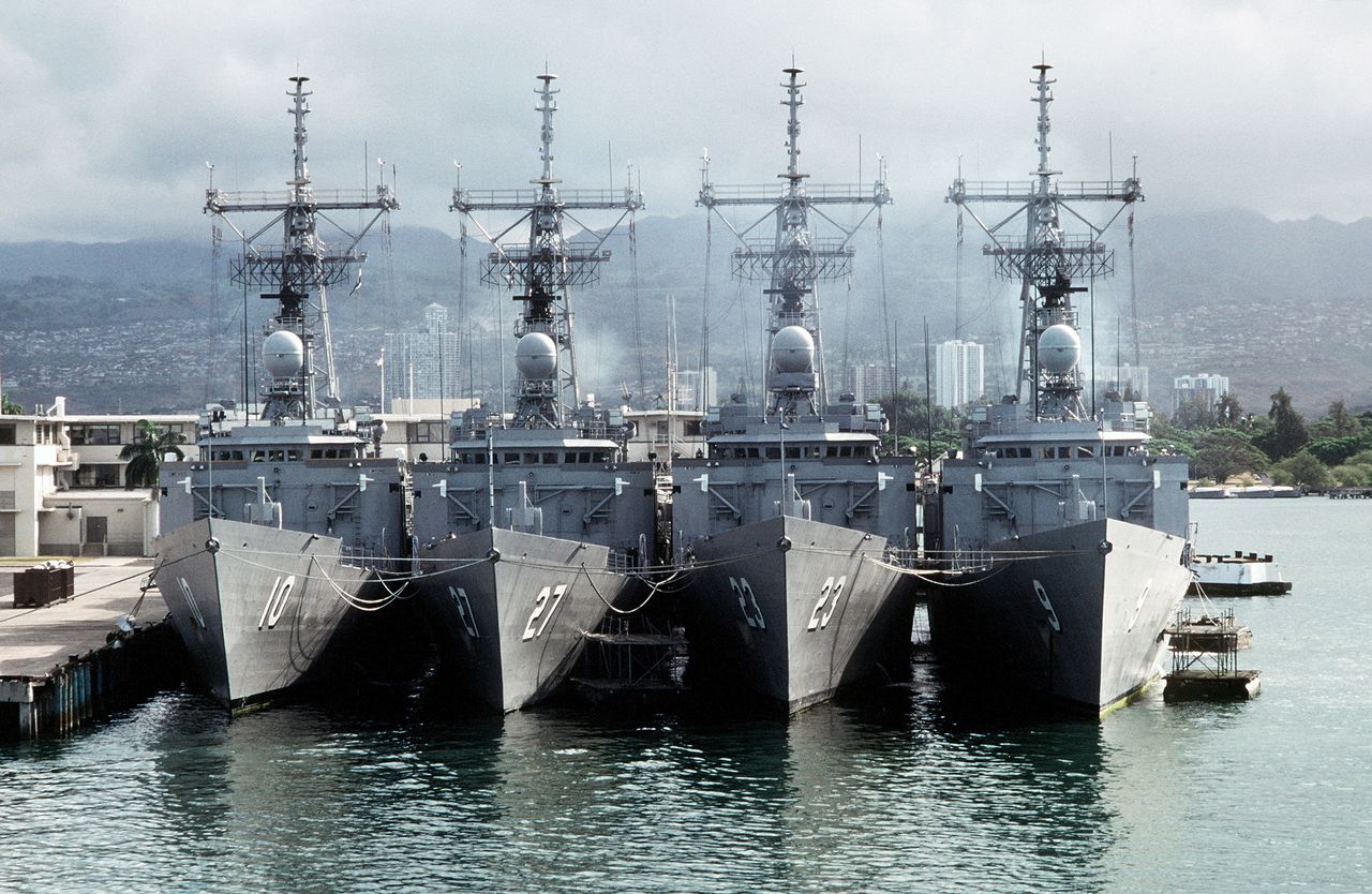 Cztery amerykańskie fregaty typu Oliver Hazard Perry