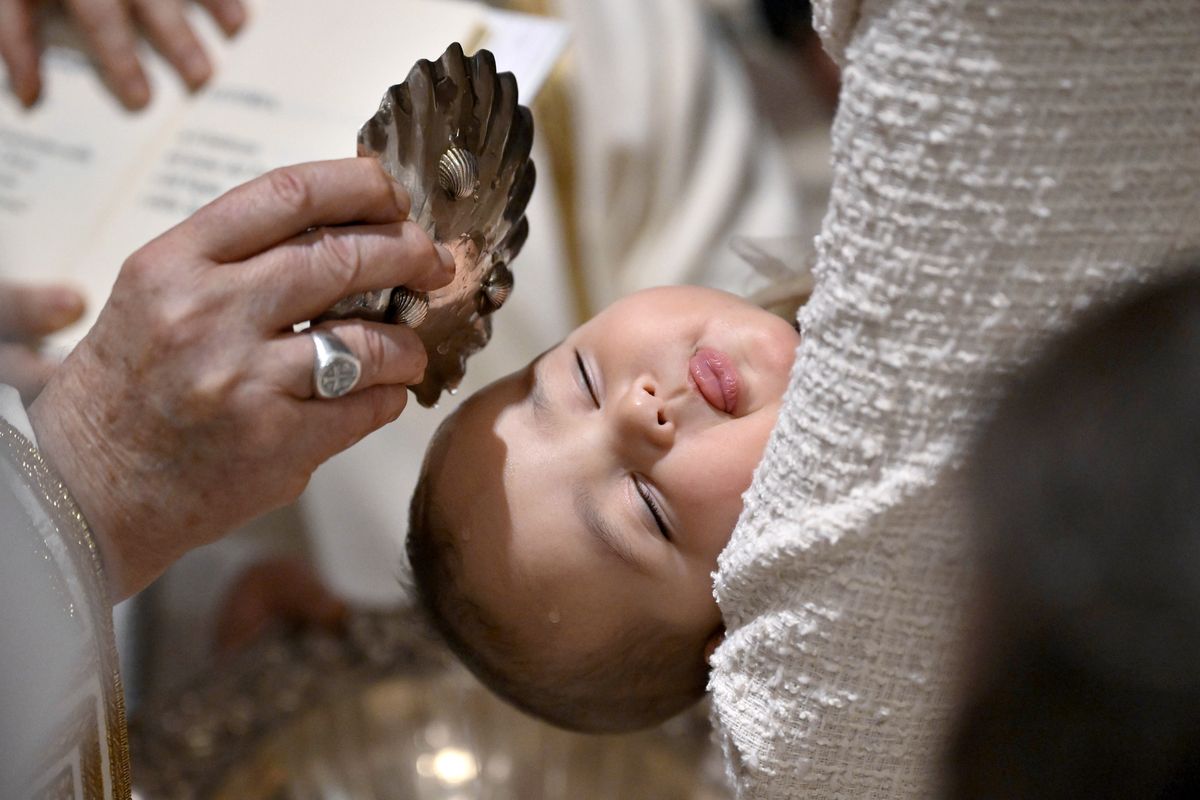 Rodzice rezygnują z chrzczenia dzieci. Tak źle jeszcze nie było - alarmuje Kościół/ Zdj. ilustracyjne