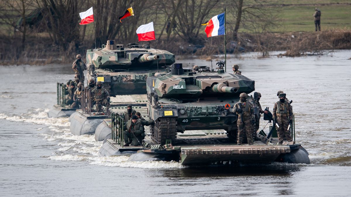 Polscy i francuscy żołnierze podczas ćwiczeń NATO Dragon 24, Korzeniowo, marzec 2024 roku