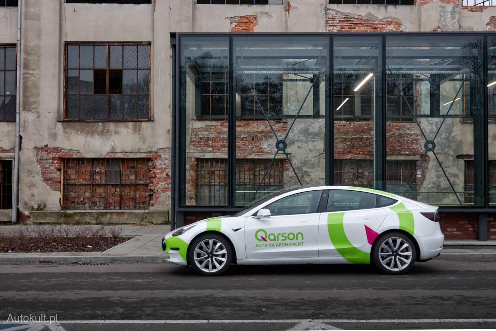 Tesla Model 3 jest stylistycznym rozwinięciem tego, co znamy już z Modelu S czy X