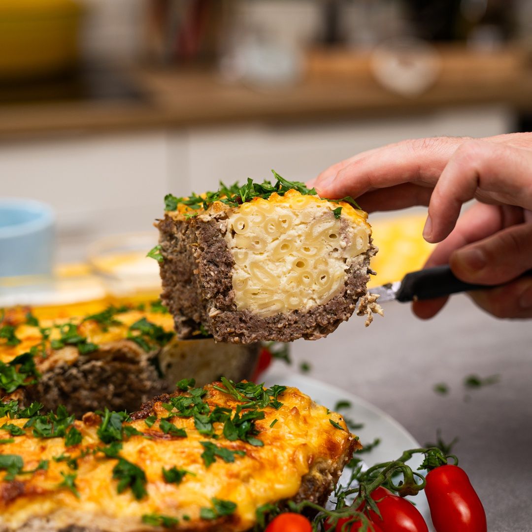 Babka z mięsa mielonego z farszem serowym