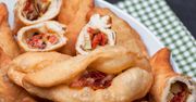 Włoska pizza zamknięta w bułce. Zabierz bombery na czerwcówkę