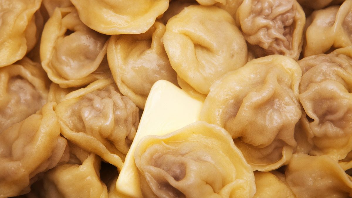 Rujnują pracę mózgu. Te produkty jedzone regularnie prowadzą do demencji