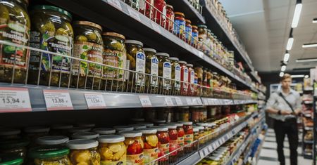 Inflacja spadła do 2 proc., ale co dalej? "Uporczywość inflacji bazowej niepokoi"