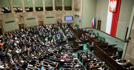 Sejmowy rekordzista dostaje z ZUS PONAD 34 TYSIĄCE ZŁOTYCH emerytury miesięcznie! Nie zgadniecie, o kogo chodzi