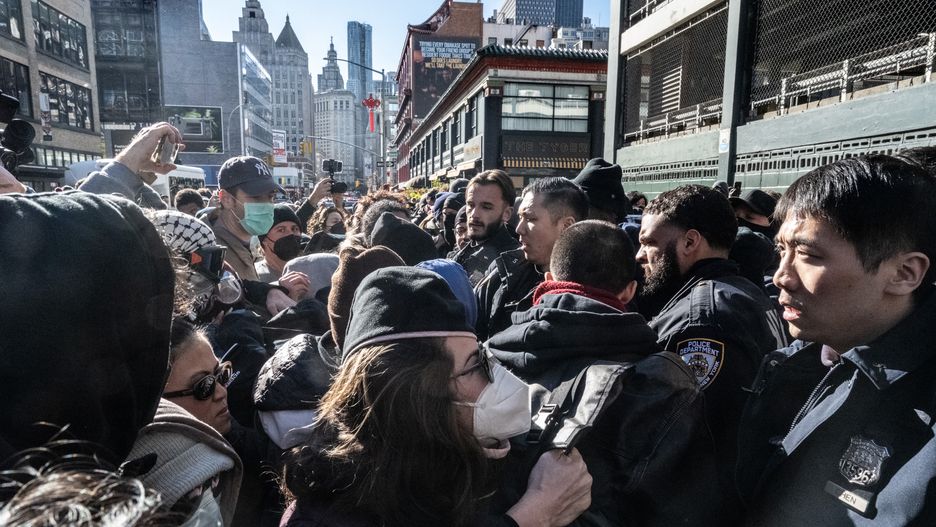 Protest w Nowym Jorku. Zablokowali agentów imigracyjnych w garażu