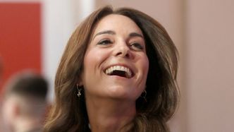 Wszechstronna Kate Middleton próbowała swoich sił jako MODELKA! Wystąpiła na pokazie w bieliźnie (FOTO)