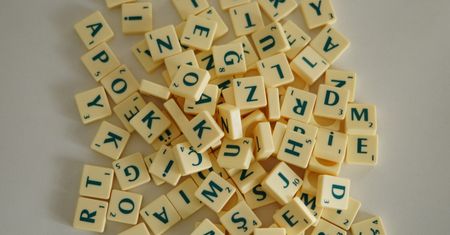 Zastosowałam patent z Nigerii. Teraz wygrywam w Scrabble za każdym razem