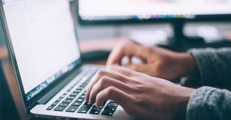 E-meldunek - jak to działa? Zamelduj się online i otrzymaj potwierdzenie elektroniczne