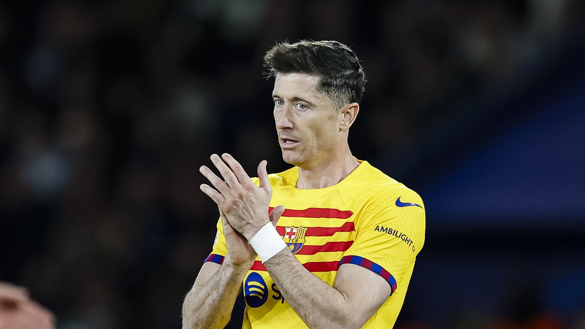 PARIS, FRANCE - APRIL 10: Robert Lewandowski of Barcelona gestures during the UEFA Champions League quarter-final first leg match between Paris Saint-Germain and FC Barcelona at Parc des Princes on April 10, 2024 in Paris, France.(Photo by Antonio Borga/Eurasia Sport Images/Getty Images)