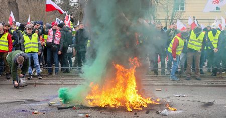 Sytuacja wymknęła się spod kontroli. Zaatakowali nawet dziennikarzy