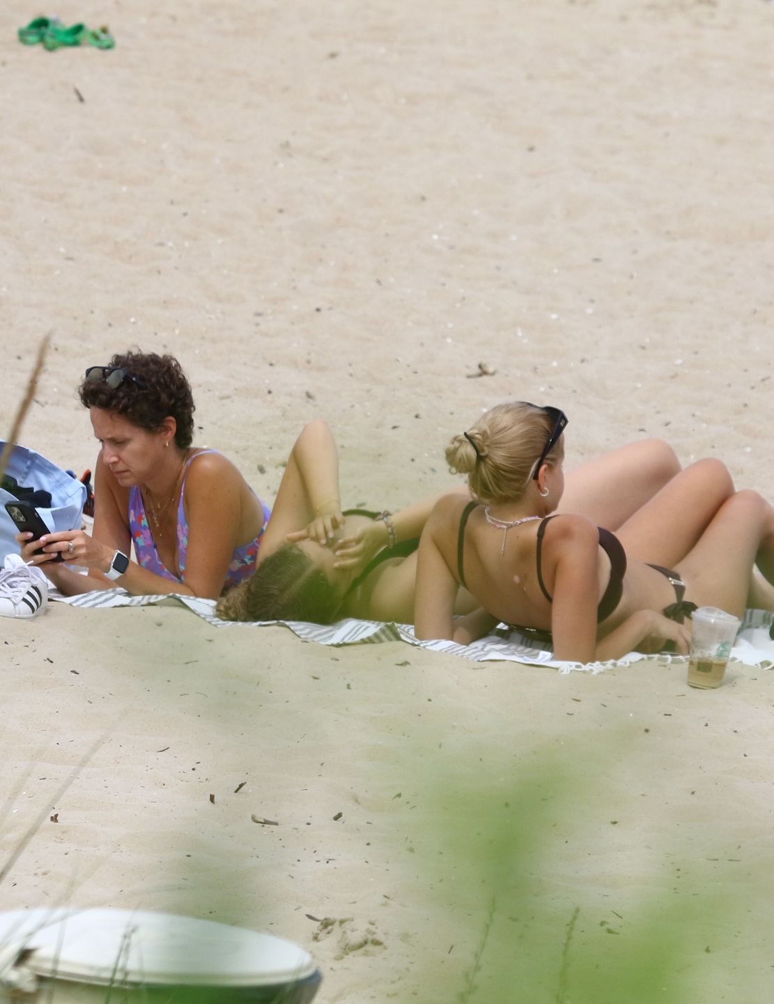 Monika Mrozowska "przyłapana" na sopockiej plaży