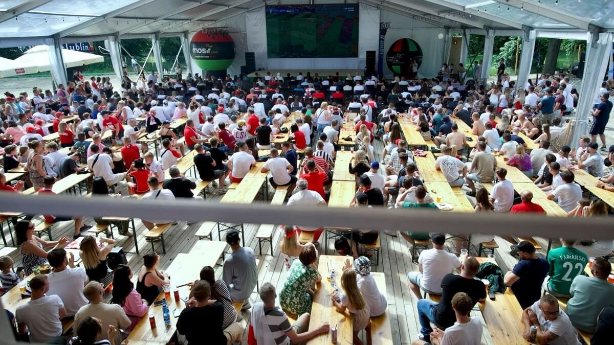 Strefa Kibica w kompleksie Playa Marina nad Zalewem Zemborzyckim