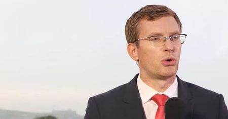 Jego relacje z Kijowa są hitem sieci. Dziennikarz mówi w sześciu językach