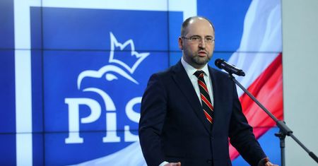 Plotki o konflikcie z Kamilem Bortniczukiem. Adam Bielan wyjaśnia