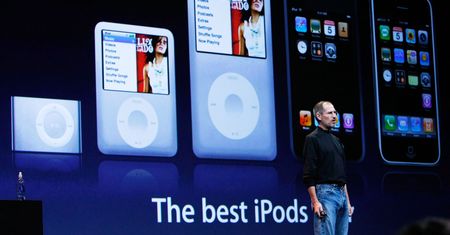 iPod przechodzi do historii. Apple kończy produkcję i poleca iPhone'a