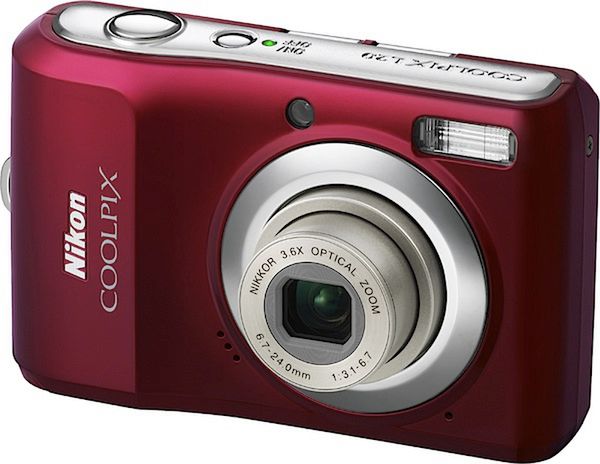 Nikon Coolpix L20 zapisuje zdjęcia w formacie JPEG, a filmy w formacie AVI