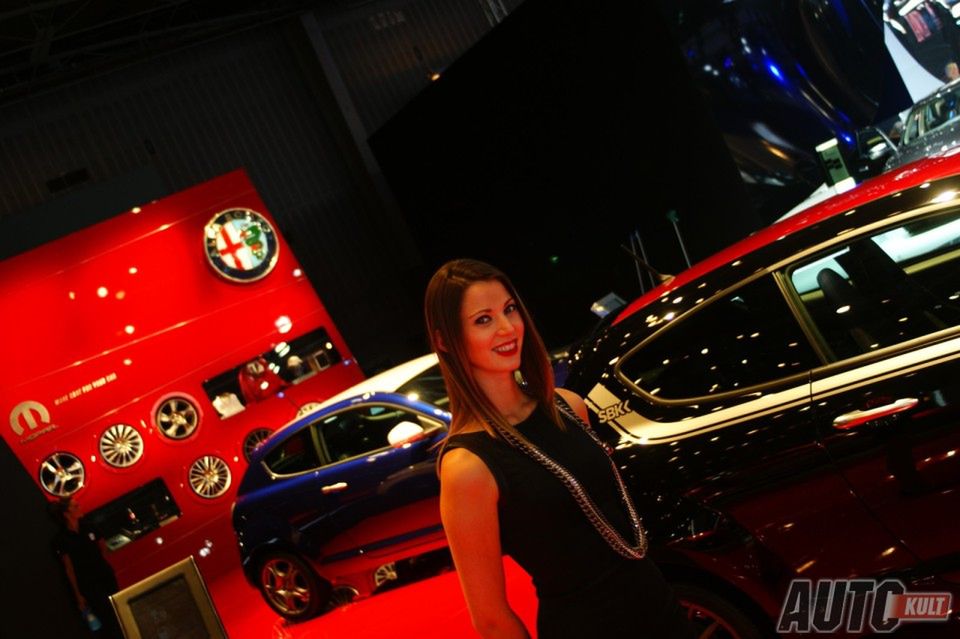 Hostessy z Paris Motor Show 2012 [galeria] 136
