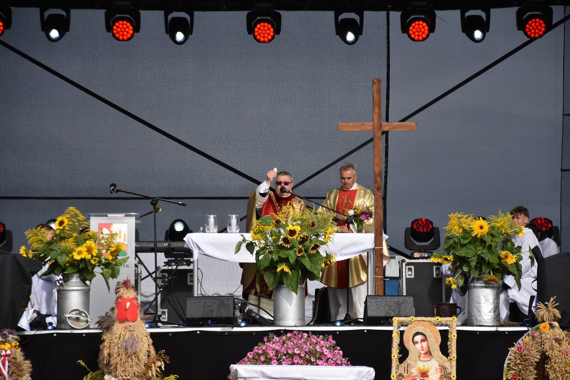 Wydarzenie rozpoczęła msza święta