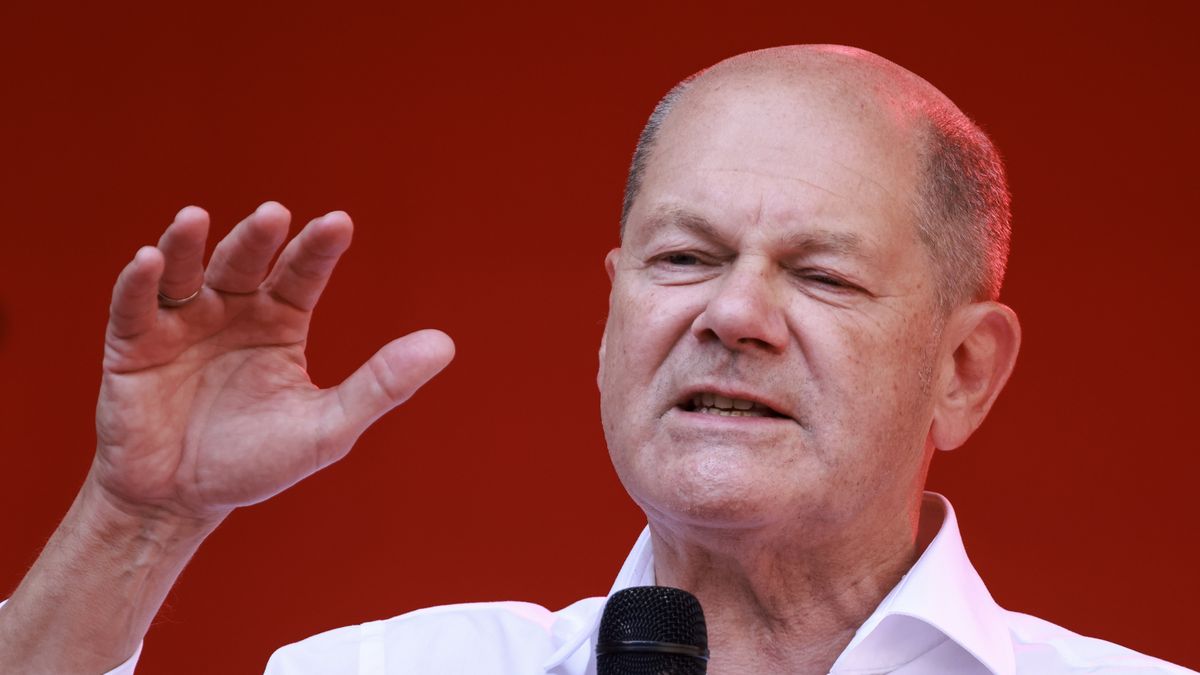 Saxony's Social Democratic Party (SPD) election campaign rally in Chemnitz
epa11573293 German Chancellor Olaf Scholz gestures as he speaks at an election campaign rally of the Saxony's Social Democratic Party (SPD) in Chemnitz, in the eastern state of Saxony, Germany, 30 August 2024. The Saxony state election for the regional parliament 'Landtag' will be held on 01 September 2024.  EPA/CLEMENS BILAN 
Dostawca: PAP/EPA.
CLEMENS BILAN
ELECTIONS, SPD, PARTIES, RALLY, CAMPAIGN