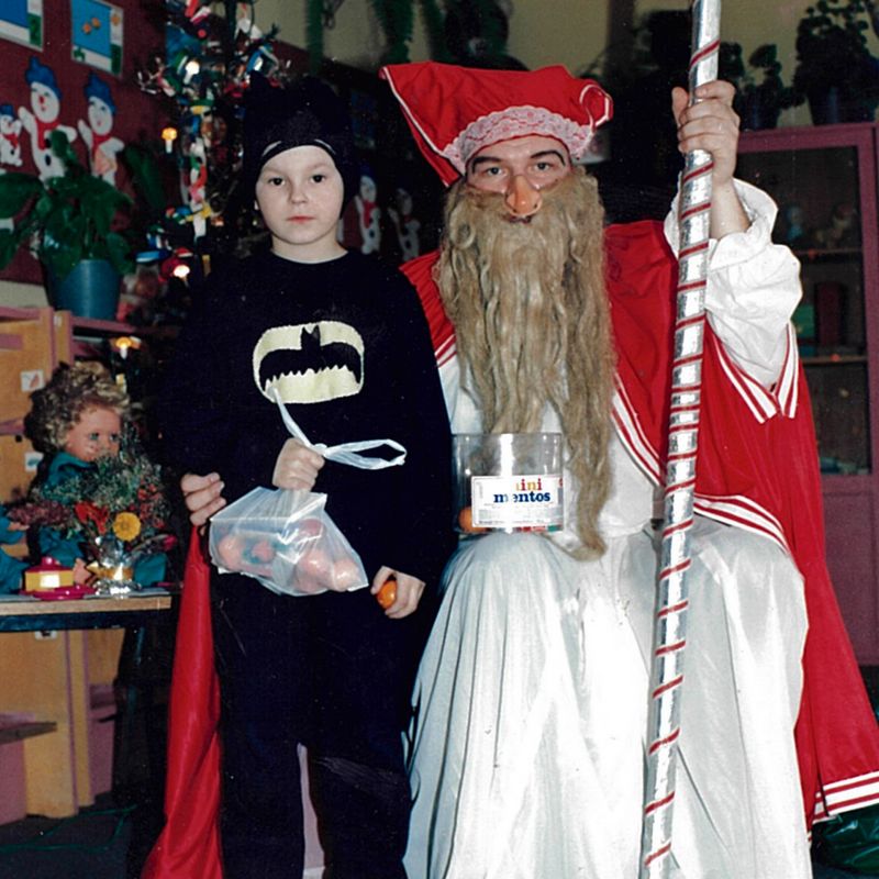 "To co zapisało mi się w pamięci, to poranek, kiedy mama pomagała mi nakładać mój strój batmana. Czułem wtedy taką dumę, że pamiętam to uczucie do dzisiaj"