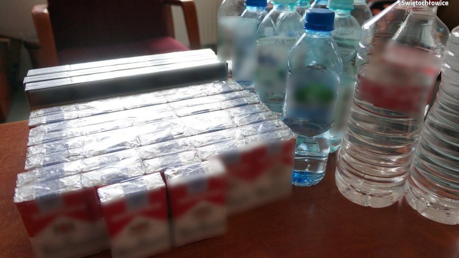 Świętochłowice. Dwie kobiety odpowiedzą za handel nielegalnym alkoholem.