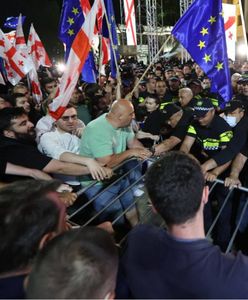 Natychmiast wyszli na ulice. Protest i atak w Tbilisi