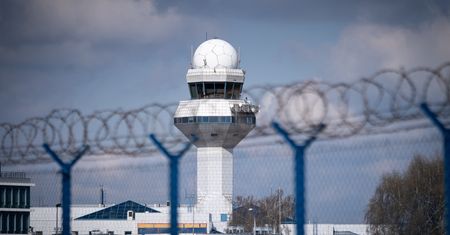 38 startów i lądowań. Tyle dzieli Lotnisko Chopina od kluczowego limitu