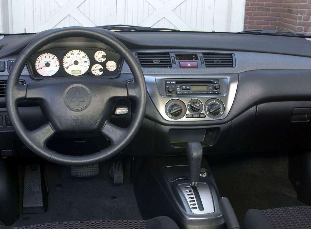 Mitsubishi Lancer VII Wnętrze
