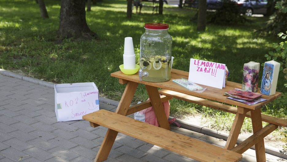 Mieszkańcy Wrześni donosili na dzieci sprzedające lemoniadę