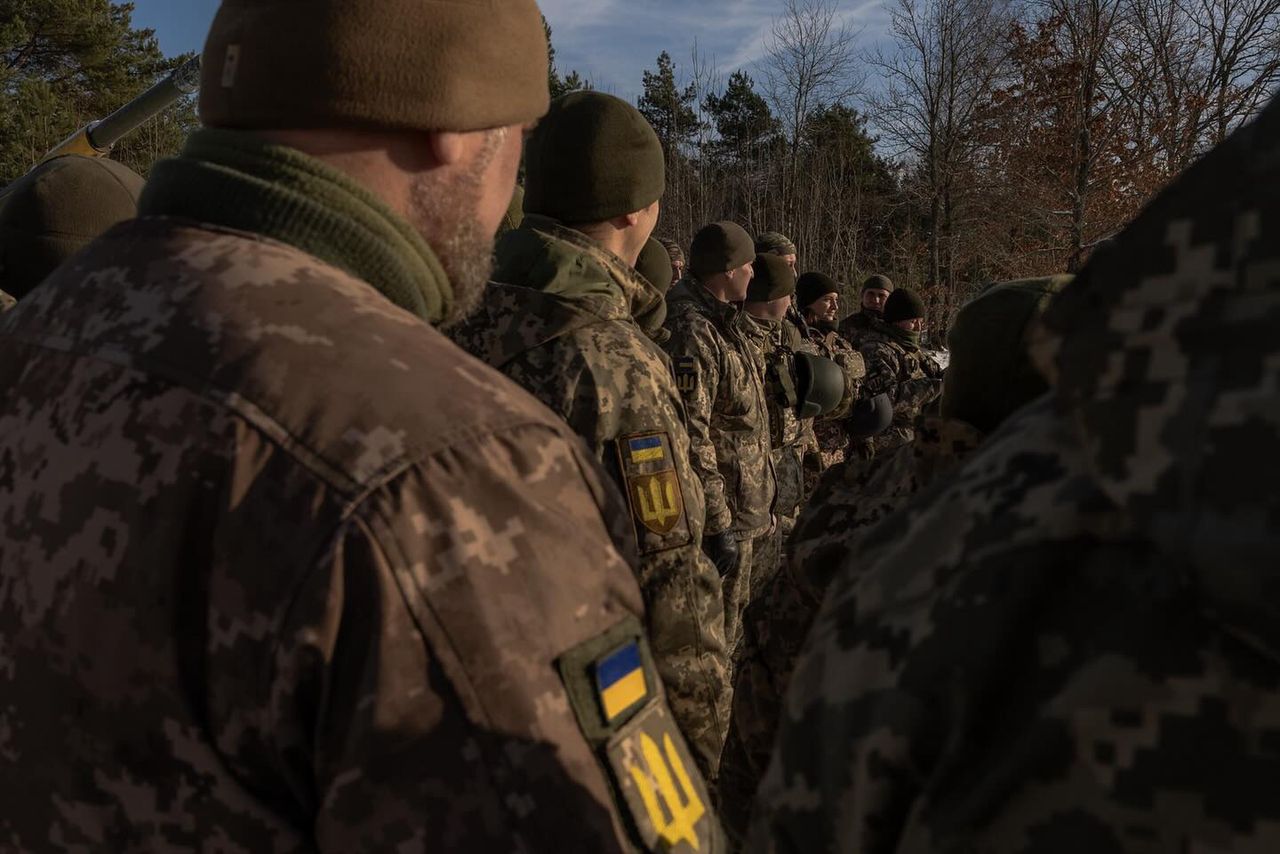 The leaders of the Ukrainian army units are raising the alarm.