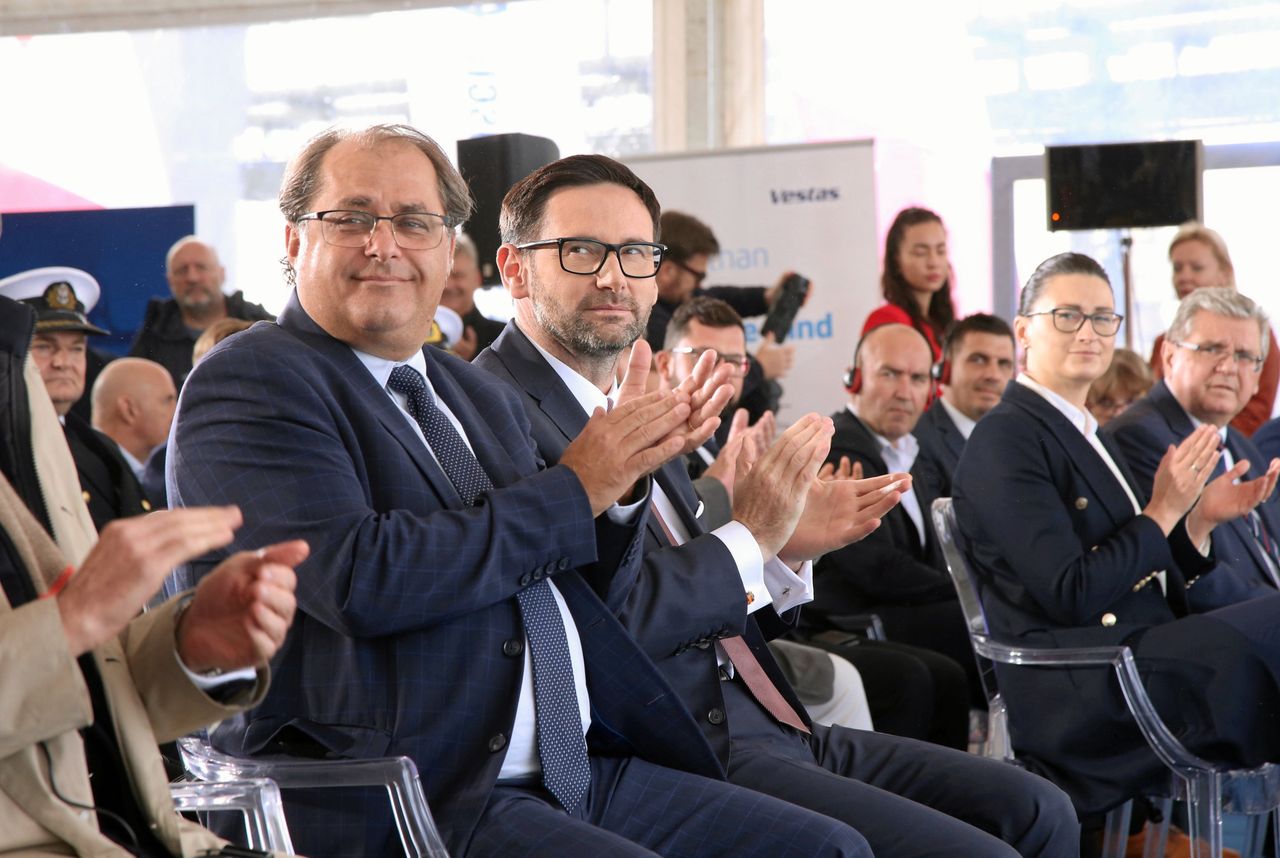 Czarne chmury nad wiatrakami na Bałtyku. A rząd złożył obietnicę