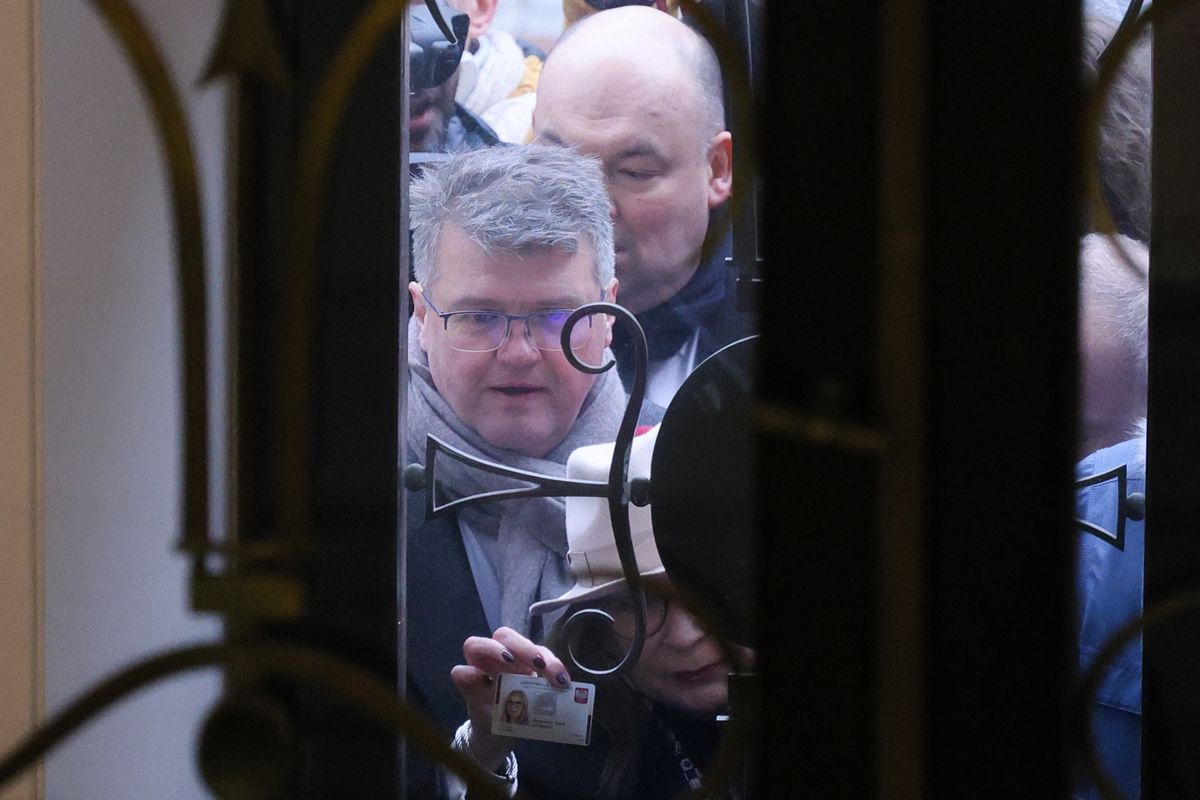 Kamiński i Wąsik próbują wejść do Sejmu.