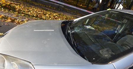 Oślepiło go słońce. Kierowca peugeota zmiótł nastolatków z pasów