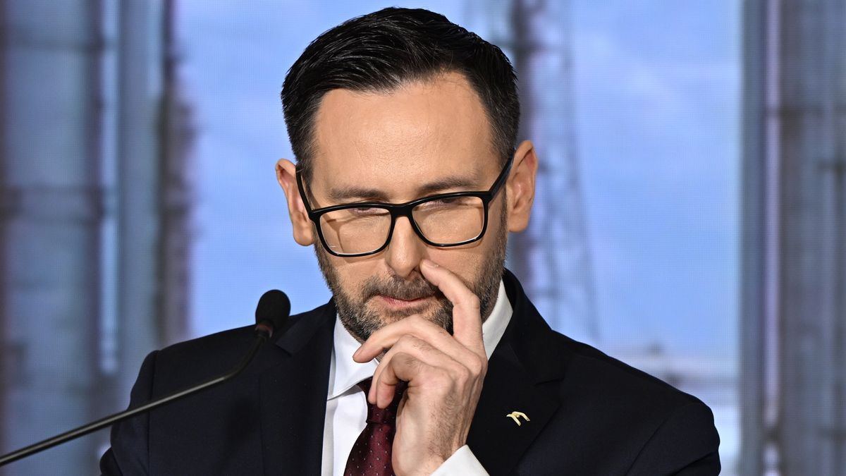 Daniel Obajtek
Warszawa, 01.02.2024. Prezes zarz�du Orlen Daniel Obajtek podczas konferencji prasowej dot. realizacji Strategii ORLEN2030 w siedzibie sp�ki Orlen w Warszawie, 1 bm. (jm) PAP/Radek Pietruszka
Radek Pietruszka
konferencja, orlen, orlen 2030, orlen2030, prezes, realizacja strategii, siedziba, zarz�du