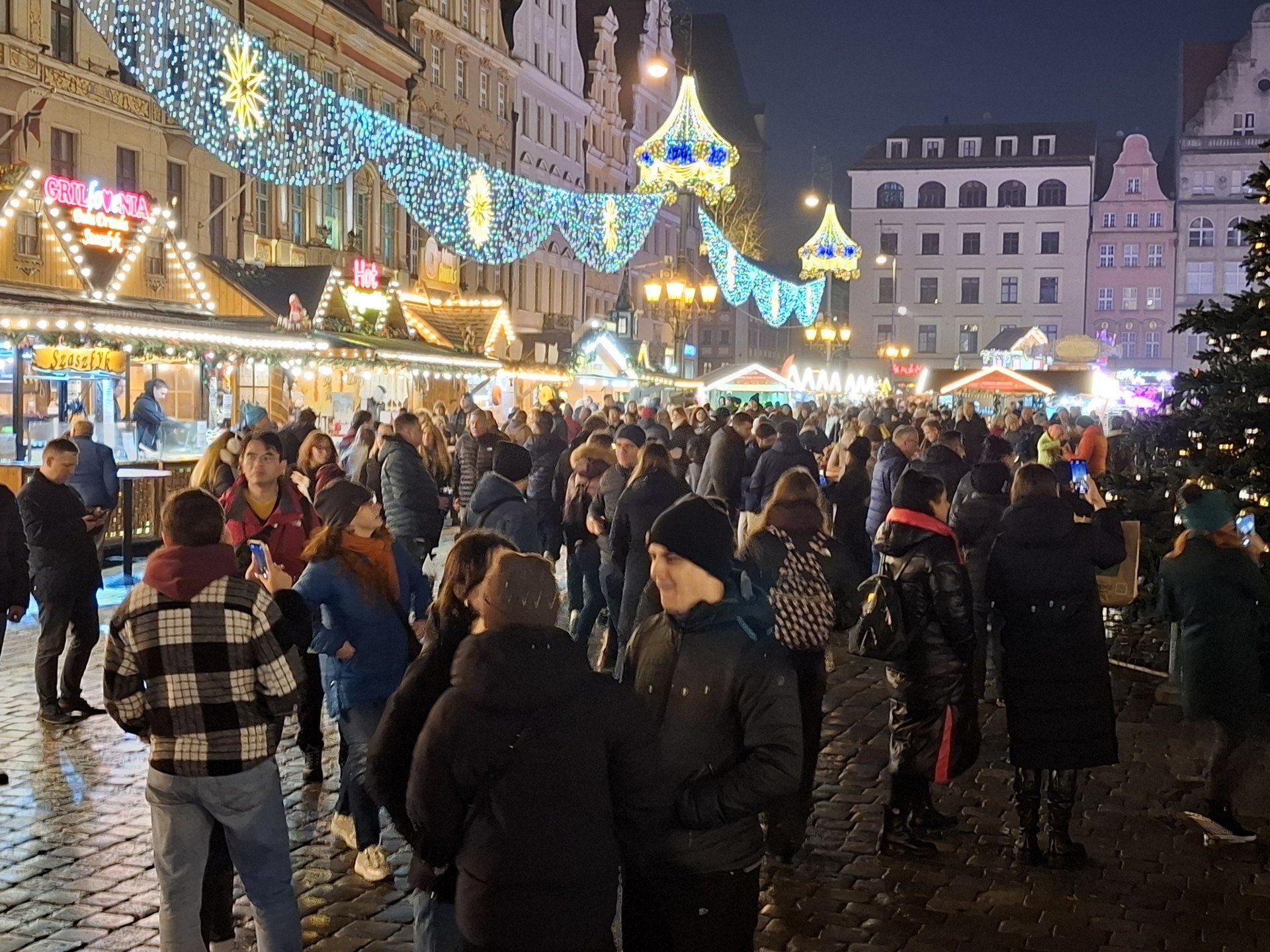 Oficjalne rozświetlenie choinki na wrocławskim Jarmarku Bożonarodzeniowym