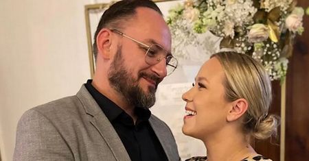 Ksiądz zrzucił sutannę dla swojej uczennicy. "Zaczęło się niewinnie"