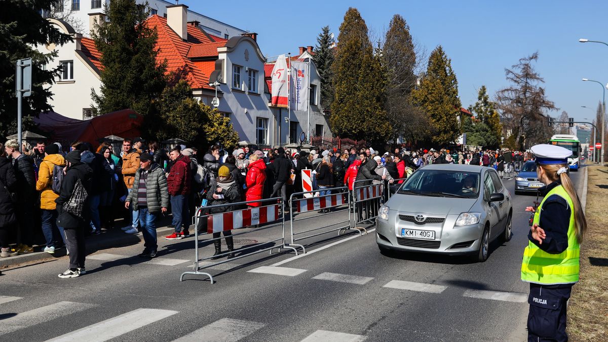 Kolejka przed Konsulatem Generalnym Ukrainy w Krakowie, 14 marca 2022 roku