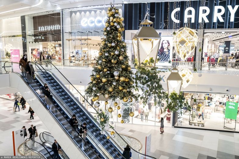 Polacy chcą zakupów w niedzielę w grudniu. Apel do rządu o zmianę