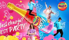 Oranżada Hellena Party w kampanii świętuje sukcesy dzieci