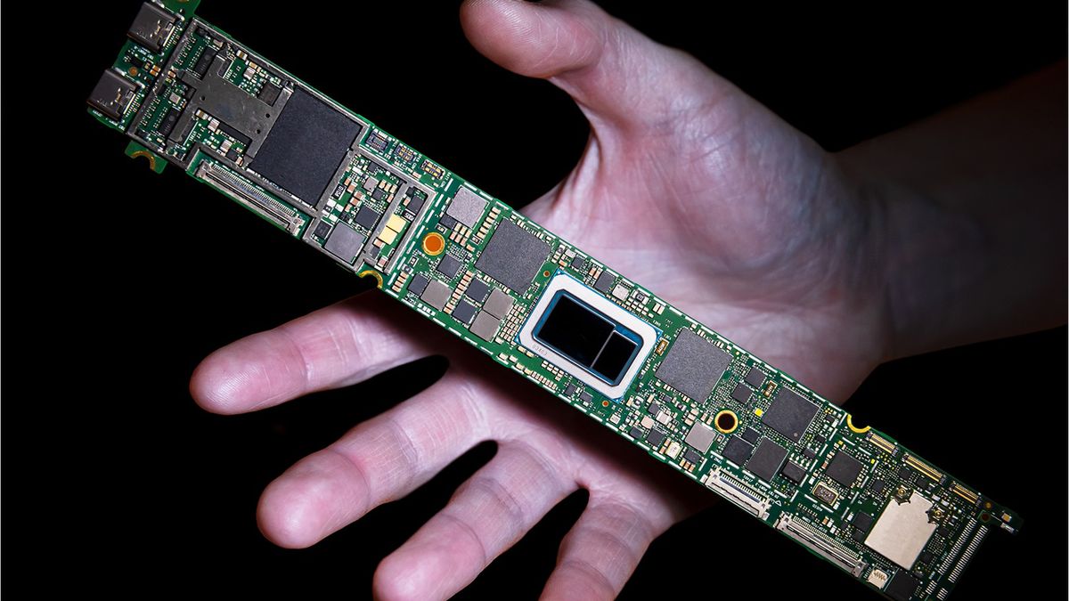 Płyta główna z procesorem Intel Core 11. generacji - Tiger Lake.